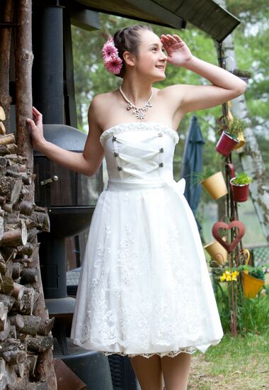 Hochzeitsdirndl trägerlos für die moderne Braut.