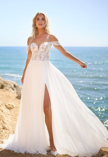 Zauberhaft! Brautkleid in A-Linie und Tüllrock; beeindruckt durch wundervolle und zarte Materialien.
