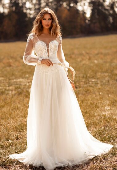 Märchenhaftes Boho Brautkleid mit langen Ärmeln aus Tüll.