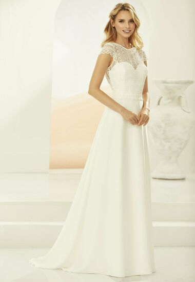 Vintage Brautkleid mit Spitzenoberteil und Chiffonrock.
 
