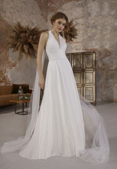 Elegantes und modernes Brautkleid aus fließendem Chiffon mit Plissee.